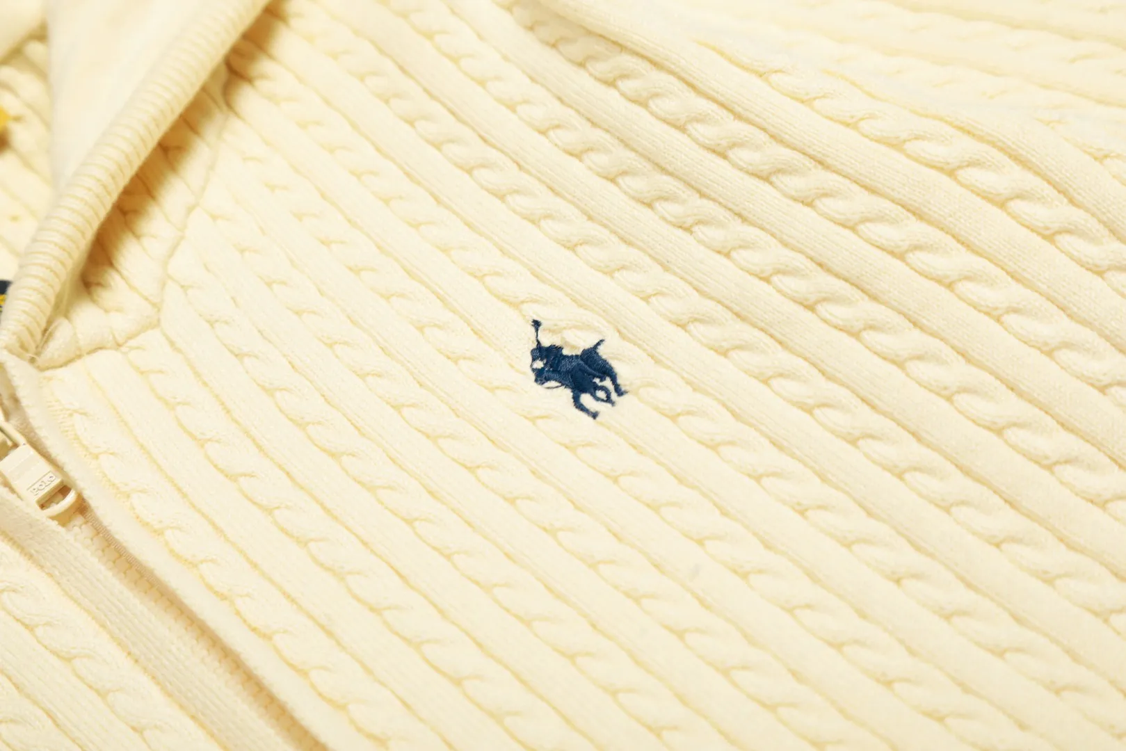 P310 Top quality" Style number: DS501# (not off the shelves all year round) [Ralph Lauren small twist solid color pony embroidered logo full zipper hooded jacket] ✅Ralph Lauren old money style classic basic versatile goddess style small twist zipper hooded jacket ✅Main supplier platform live broadcast Wholesale entity Replenish when out of stock Not off the shelf ✅ZP quality 1:1 version Scan the code to enter the GF website Counter quality ✅Customized zipper color is the same The full zipper stitching hood is very complicated. The small twist process takes a long time and the cost is extremely high. ✅The quality of the details is the only one in Guangzhou. Imported quality cotton yarn, focusing on high-end, cost-effective, good quality. Needless to say, the goddess’s upper body is really amazing, so sweet, so beautiful. This coat is really good-looking. Navy blue, apricot, pink, yellow, purple, light blue, Chinese red